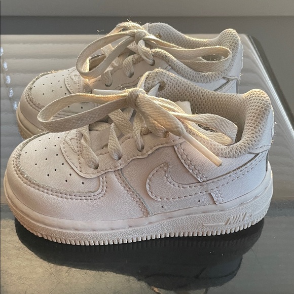 Nike Baby White Air Force 1  Sneakers Size 5 - Picture 1 of 5
